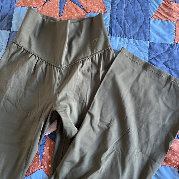 Gymshark Pants - Gymshark Elevate Flared Leggings